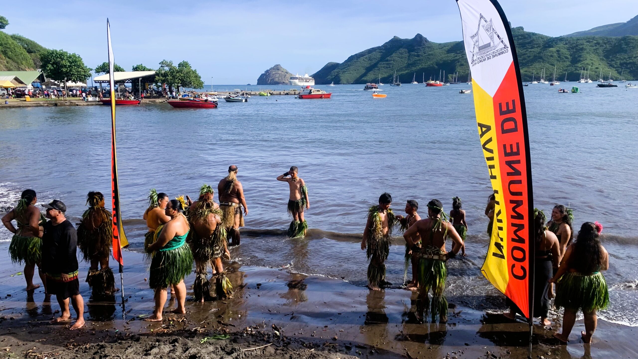 Arrival of the outrigger canoe competition
